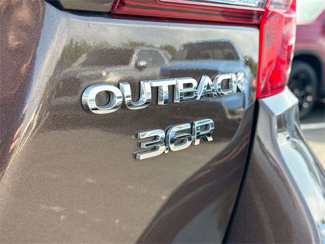 2019 Subaru Outback 3.6R Touring photo 21