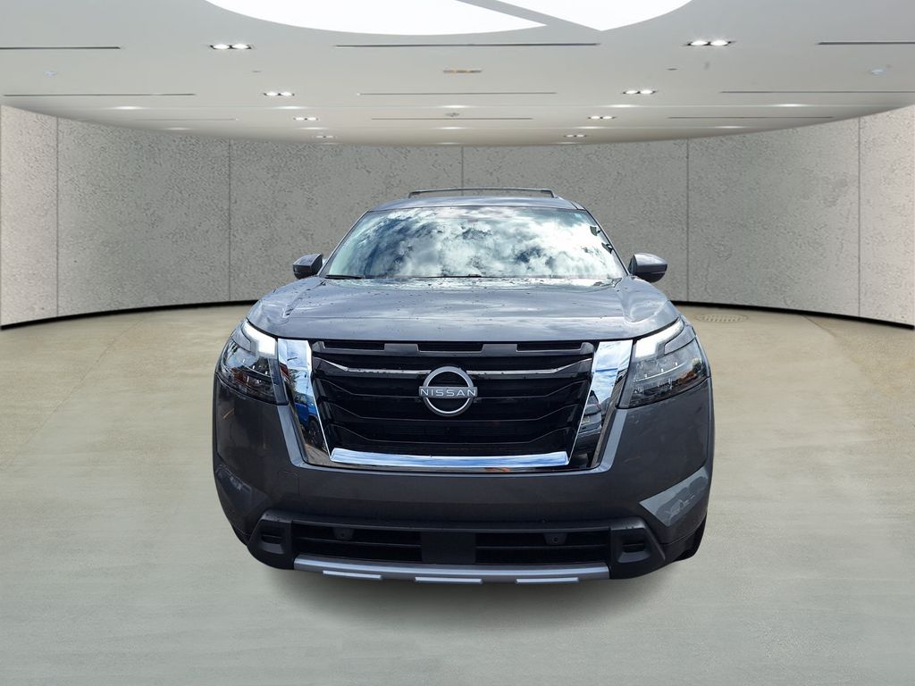 2025 Nissan Pathfinder SL photo 2