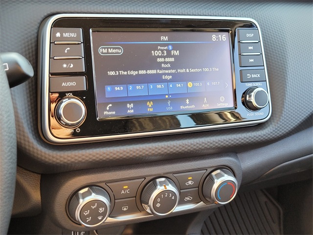 2025 Nissan Kicks Play S photo 11