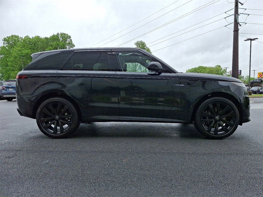 2025 Land Rover Range Rover Sport SE photo 3