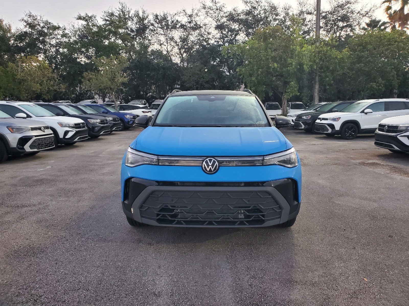 2025 Volkswagen Taos SE photo 2