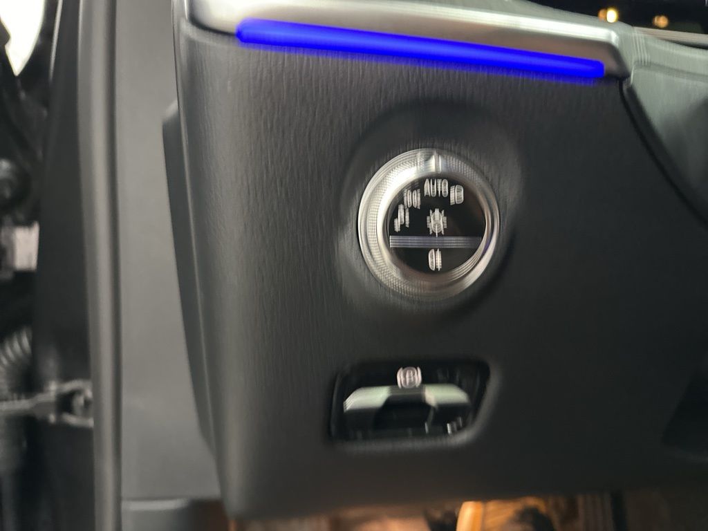 2025 Mercedes Benz C 300 photo 17