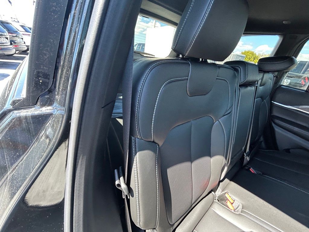 2025 Jeep Grand Cherokee Limited photo 28