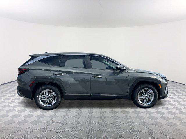 2025 Hyundai Tucson SE photo 3