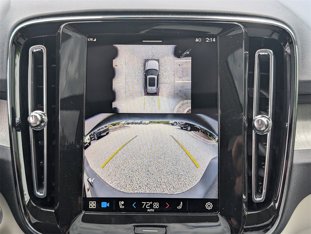 2025 Volvo XC40 photo 21