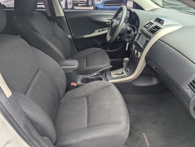 2013 Toyota Corolla S photo 24