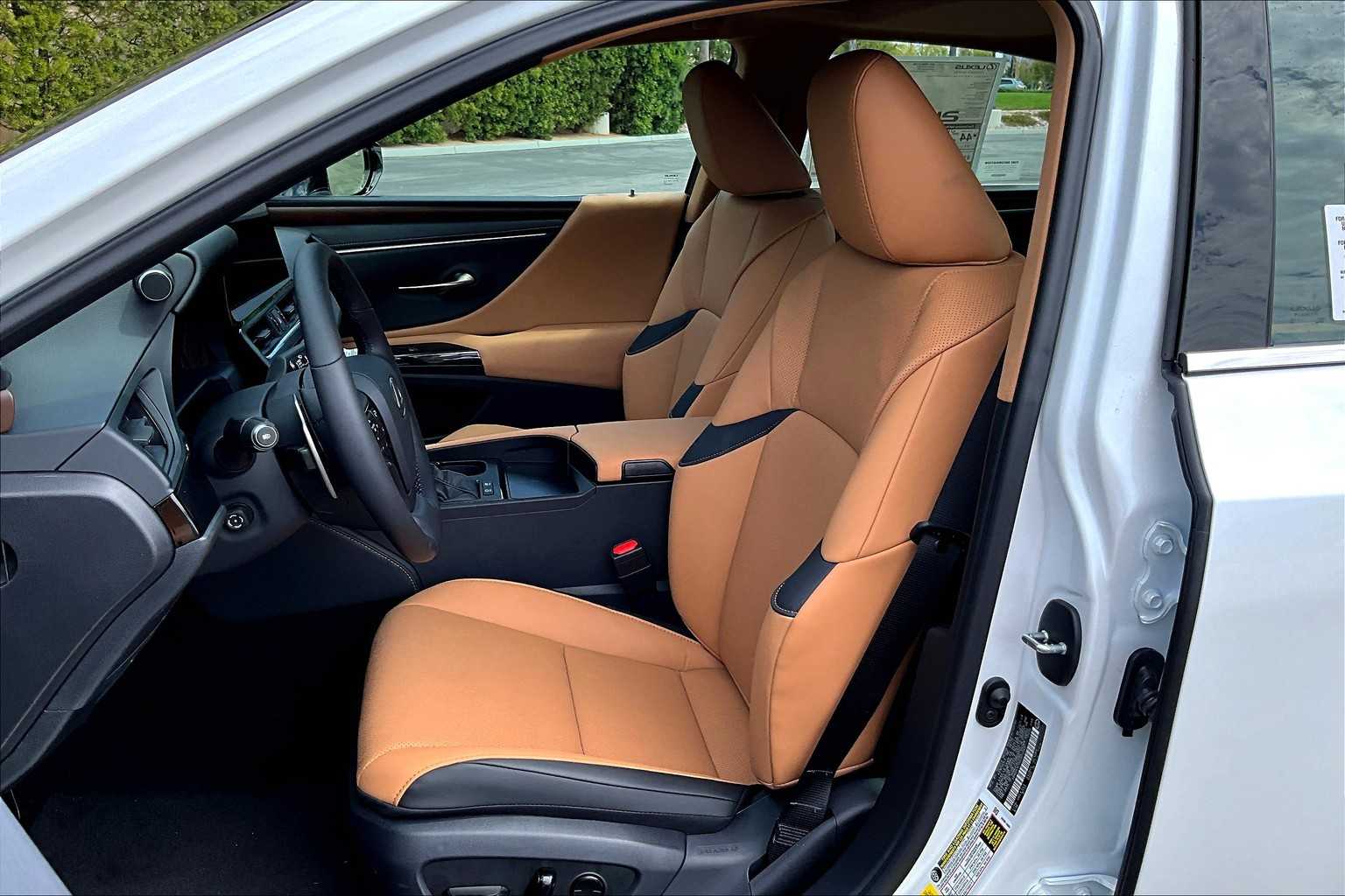 2025 Lexus ES 300h Premium photo 16