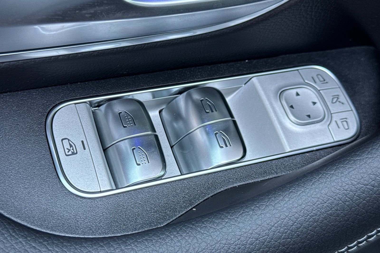 2025 Mercedes Benz GLS 580 4MATIC photo 22