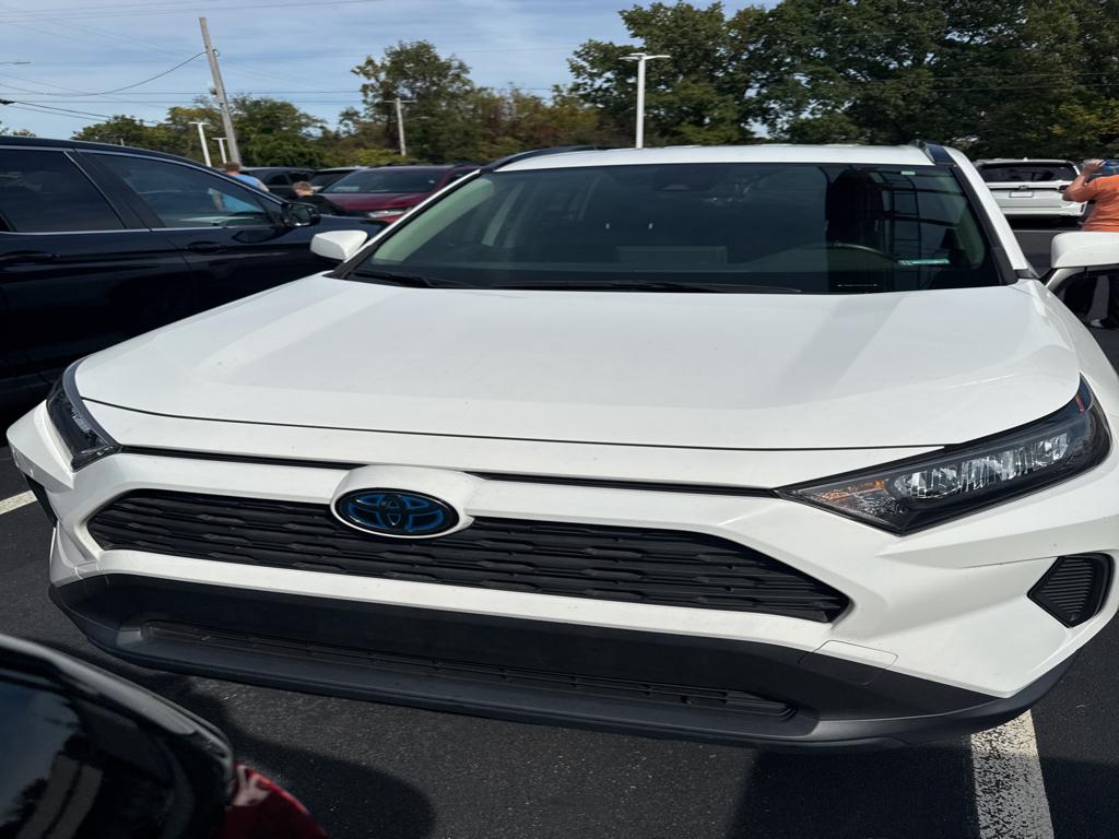 2022 Toyota RAV4 LE's photo