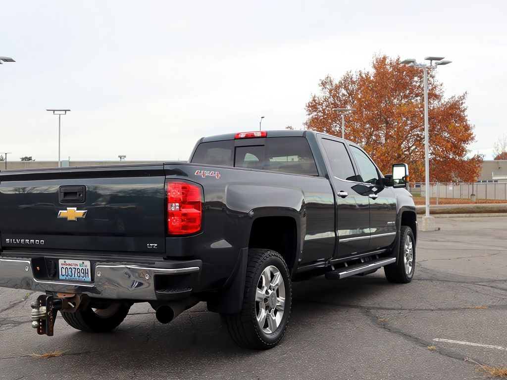 2017 Chevrolet Silverado 2500HD LTZ photo 4
