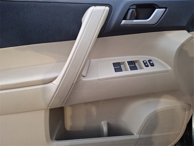 2013 Toyota Highlander Base Plus photo 19
