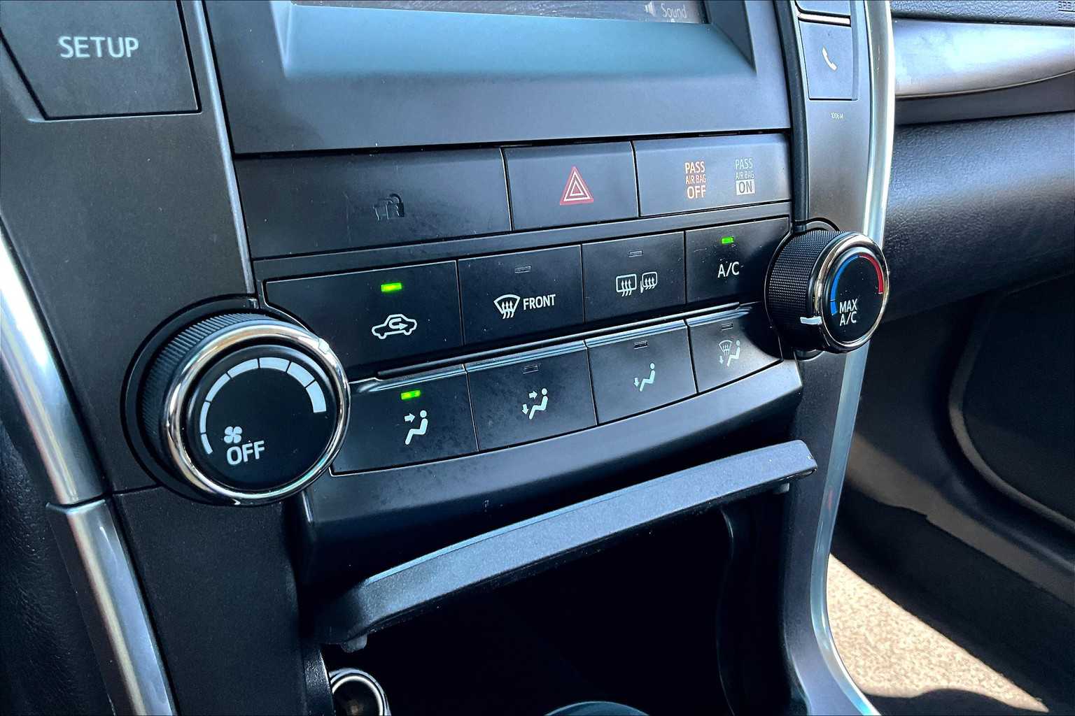 2017 Toyota Camry LE photo 32