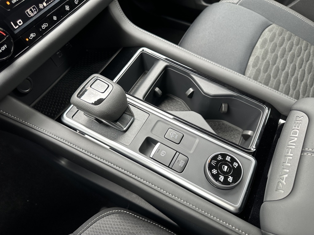 2025 Nissan Pathfinder SV photo 24
