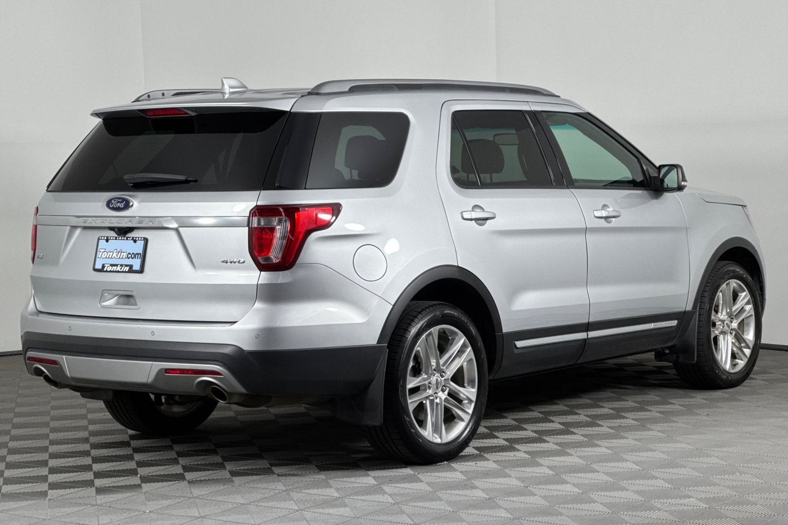 2017 Ford Explorer XLT photo 3