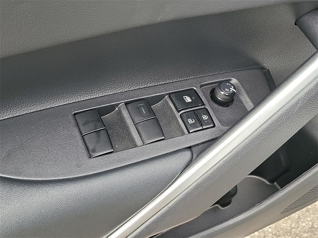 2024 Toyota Corolla Cross XLE photo 15