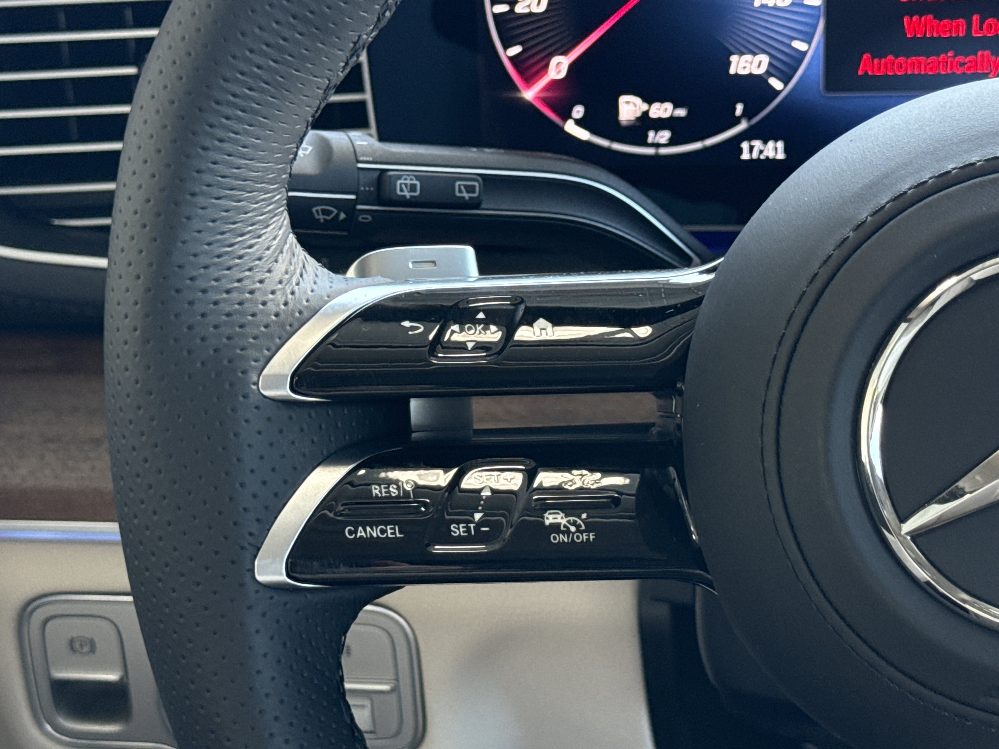2026 Mercedes Benz GLS 450 4MATIC photo 4