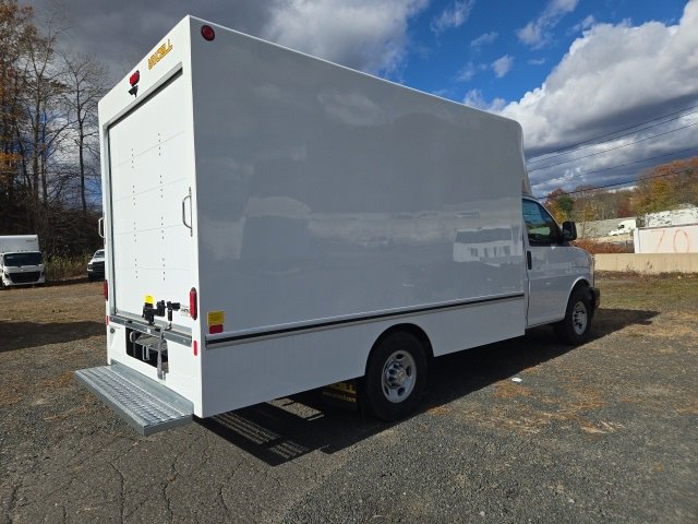 2025 Chevrolet Express Cutaway 3500 photo 4