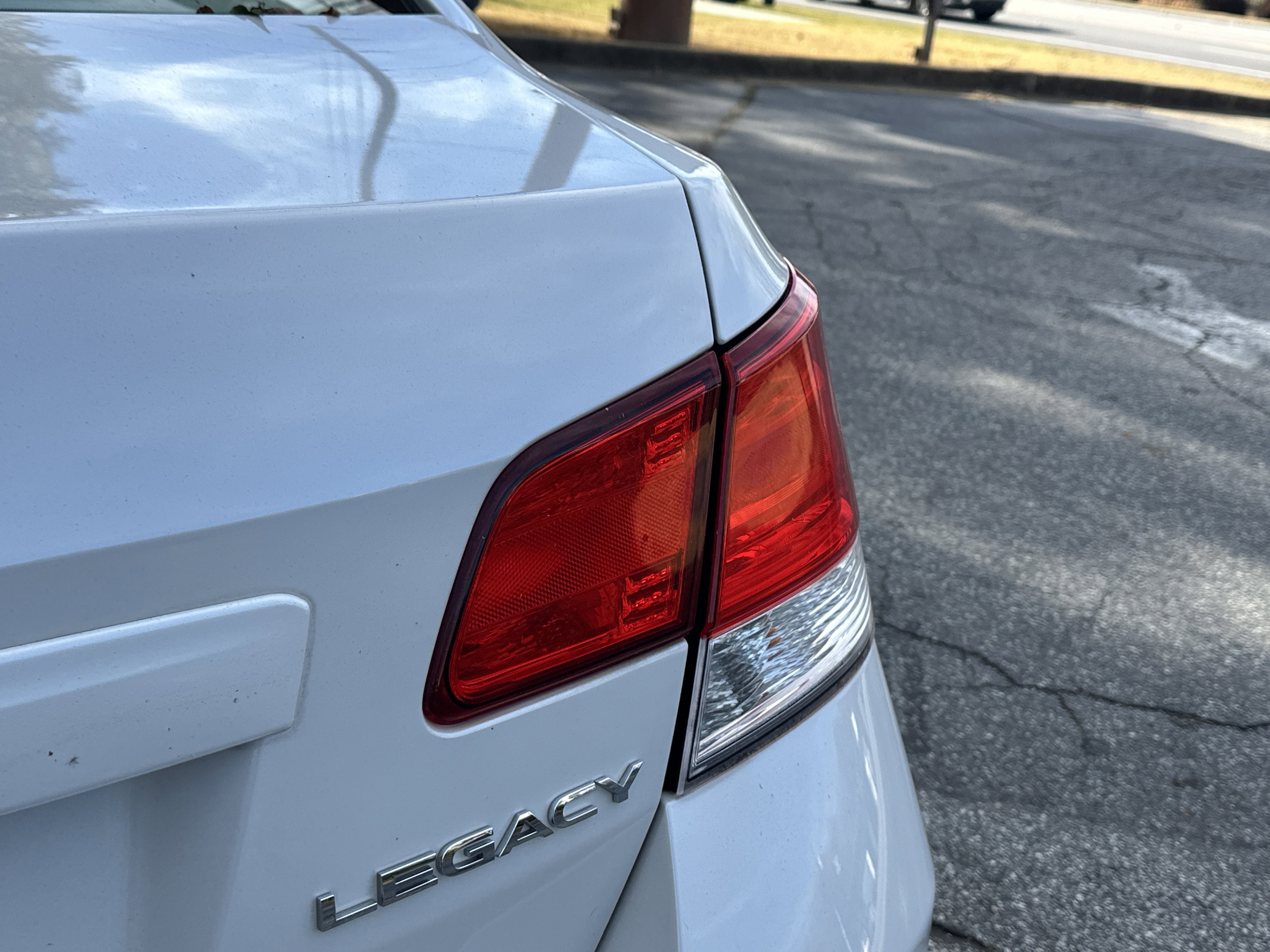 2010 Subaru Legacy 2.5i photo 3