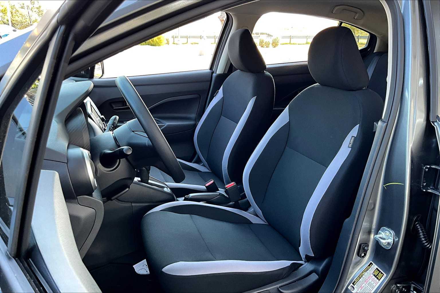 2025 Nissan Versa S photo 9
