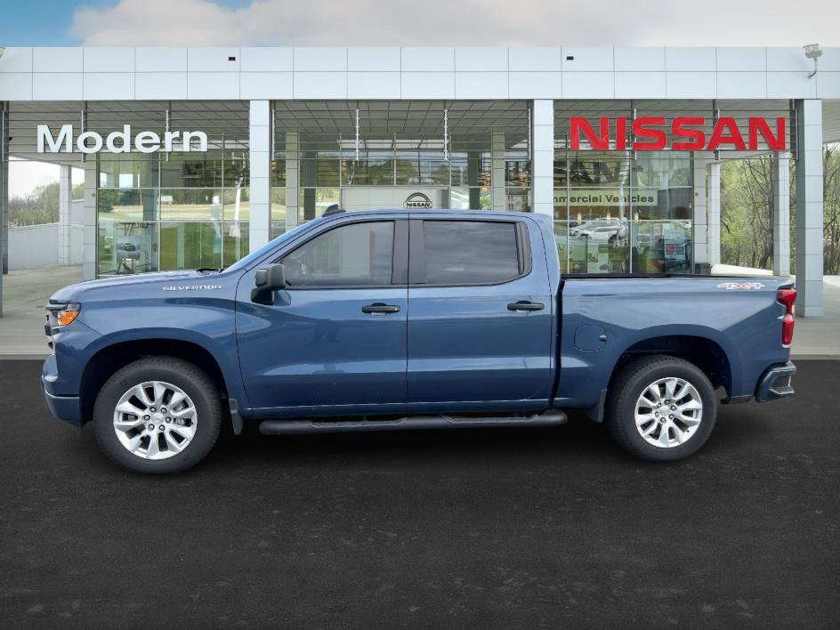 2024 Chevrolet Silverado 1500 Custom photo 2