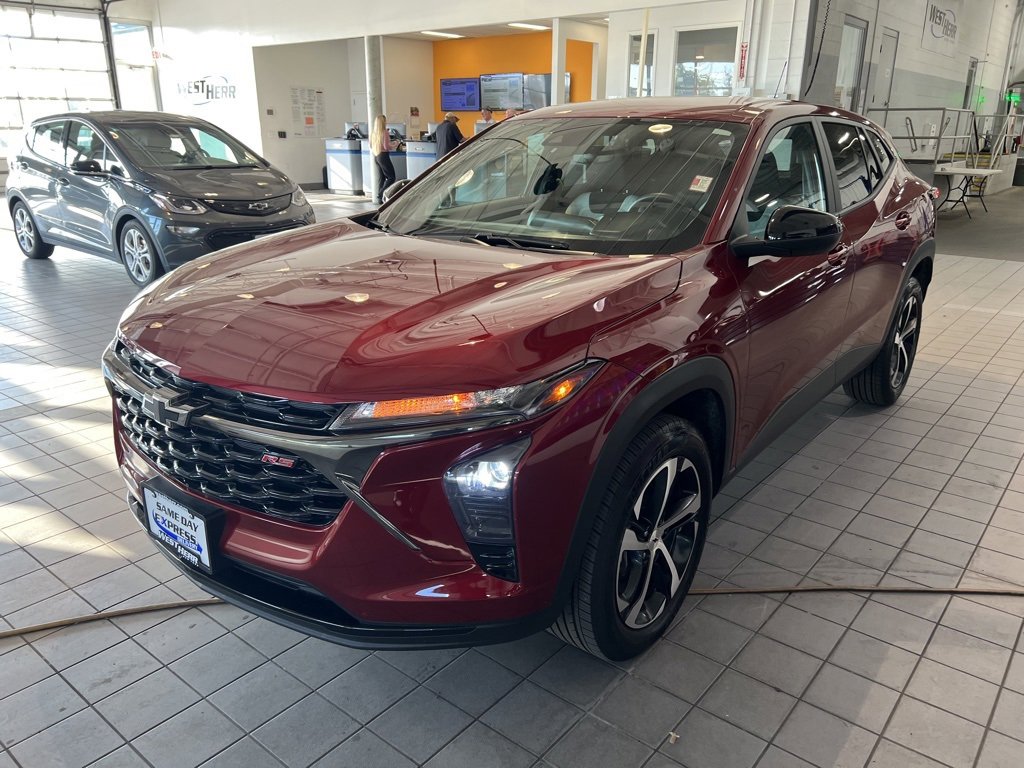 2025 Chevrolet Trax photo 2