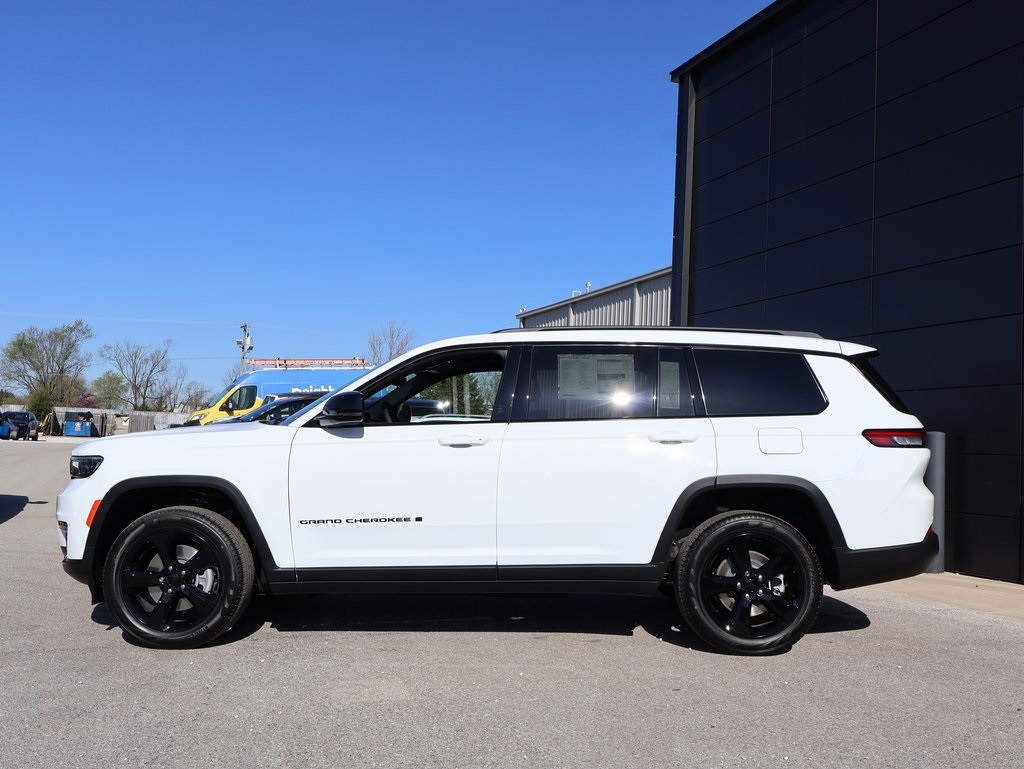 2025 Jeep Grand Cherokee Limited photo 2