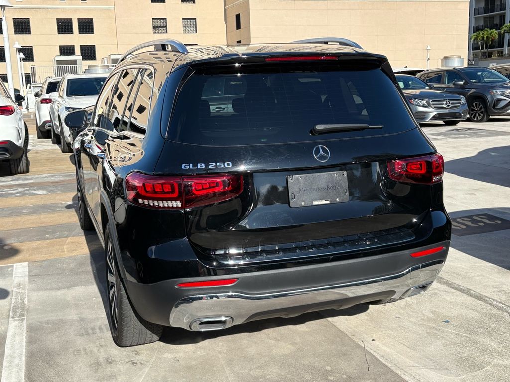 2022 Mercedes Benz GLB 250 photo 3