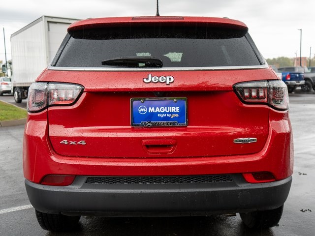 2024 Jeep Compass Latitude photo 2
