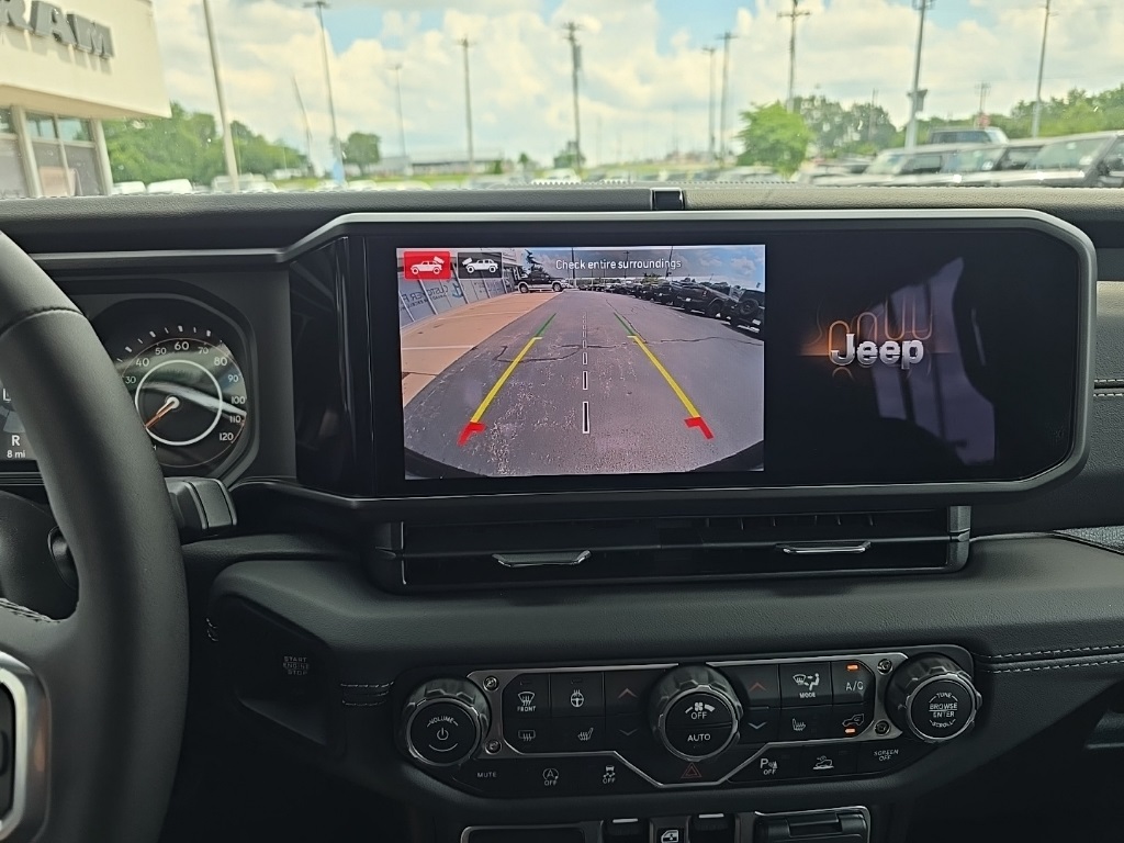 2025 Jeep Wrangler Sahara photo 19