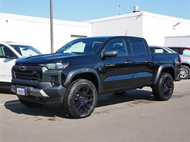 2025 Chevrolet Colorado Trail Boss photo 2