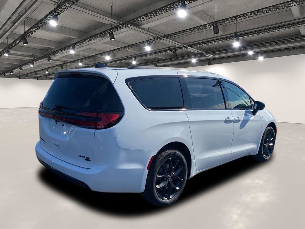 2026 Chrysler Pacifica Limited photo 4
