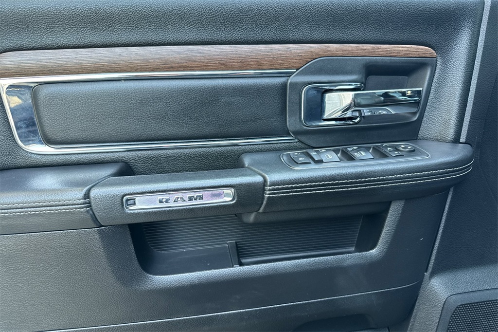 2017 Ram 3500 Laramie photo 11