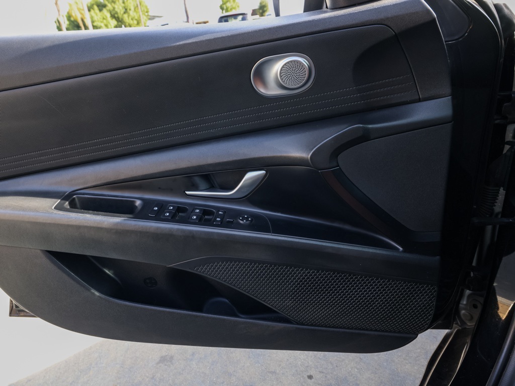 Used 2021 Black Hyundai SEL image 25