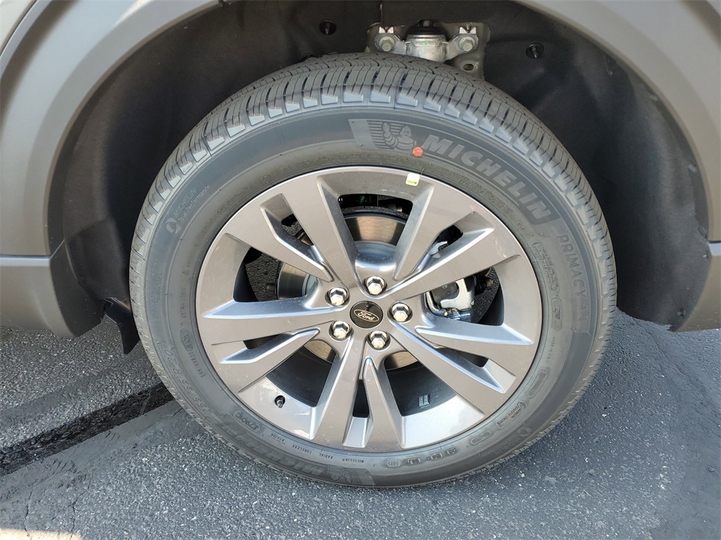 2025 Ford Explorer photo 30