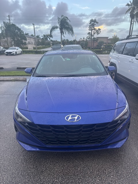 2023 Hyundai Elantra SEL photo 2