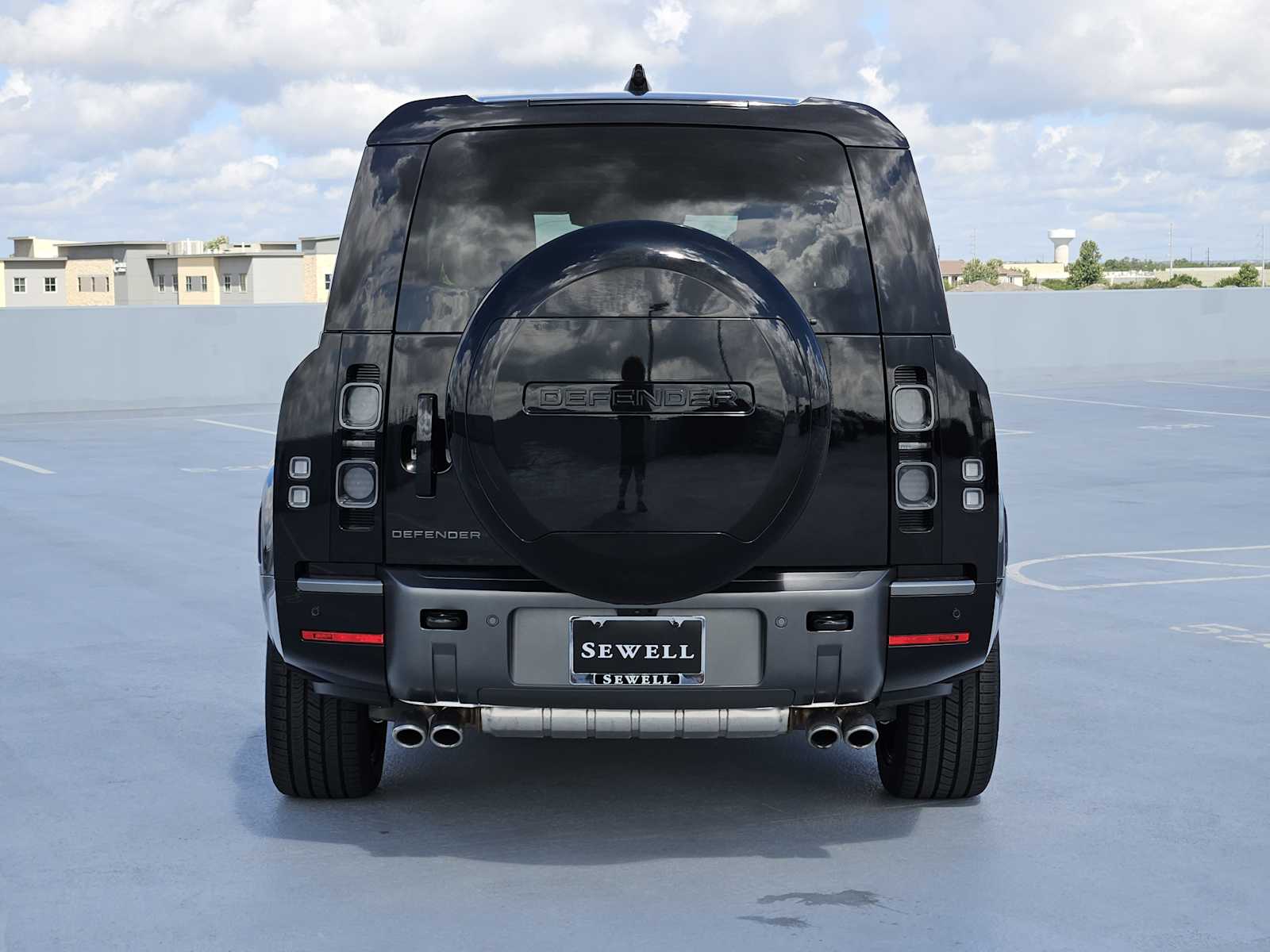 2025 Land Rover Defender 130 V8 photo 6