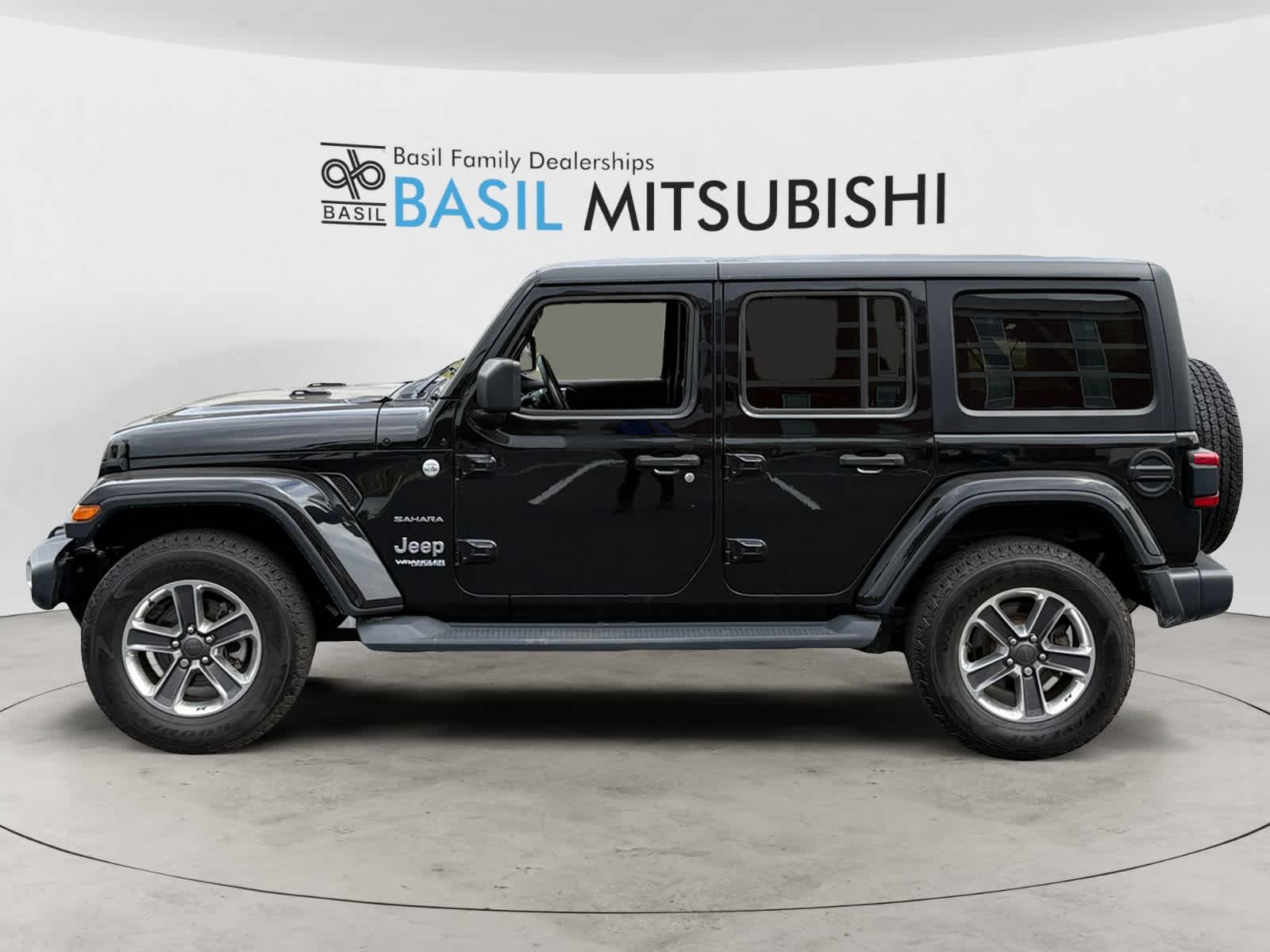 2020 Jeep Wrangler Unlimited Sahara photo 2