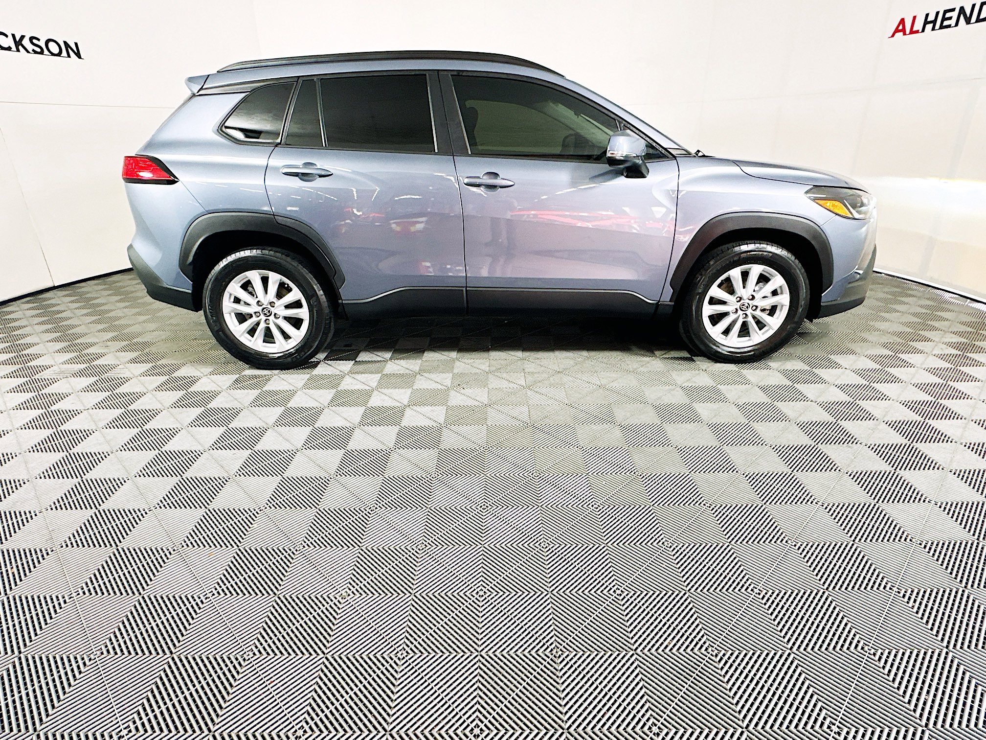 Used 2022 Toyota Corolla Cross LE with VIN 7MUBAAAG0NV022498 for sale in Northfield, Minnesota