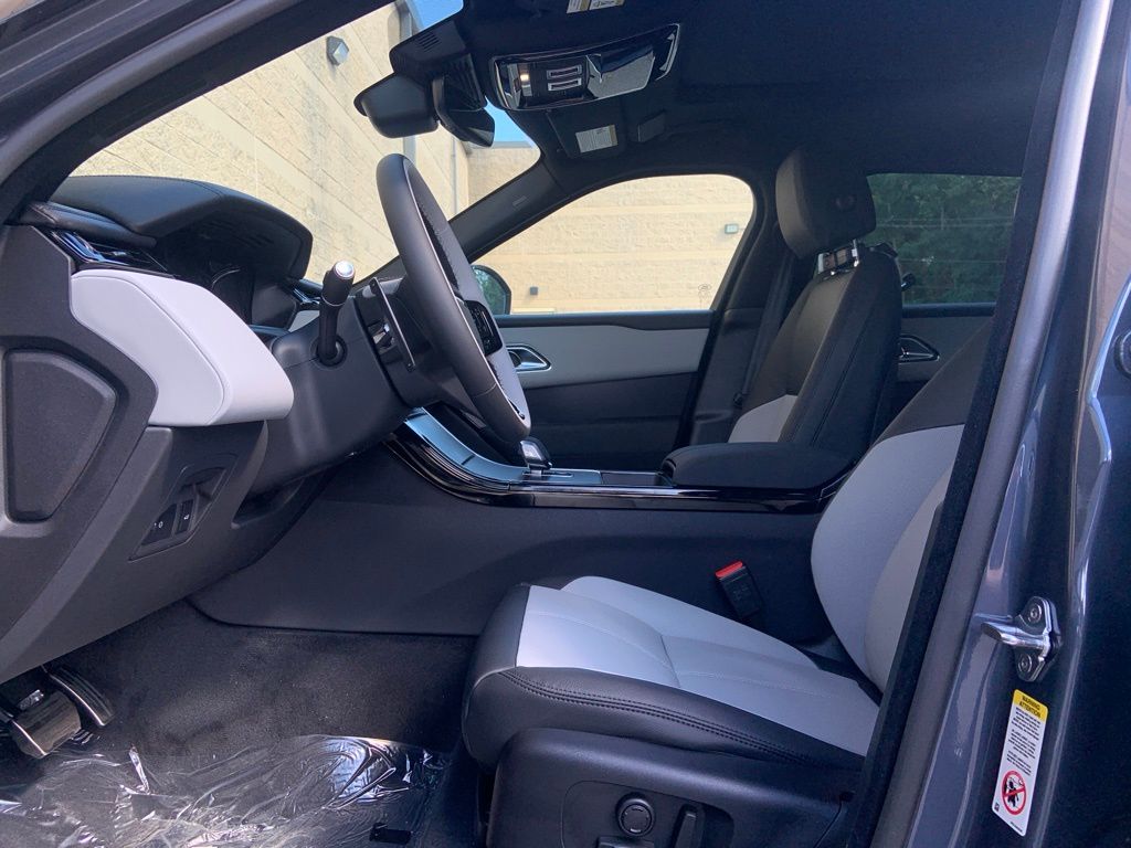 2026 Land Rover Range Rover Velar SE photo 10