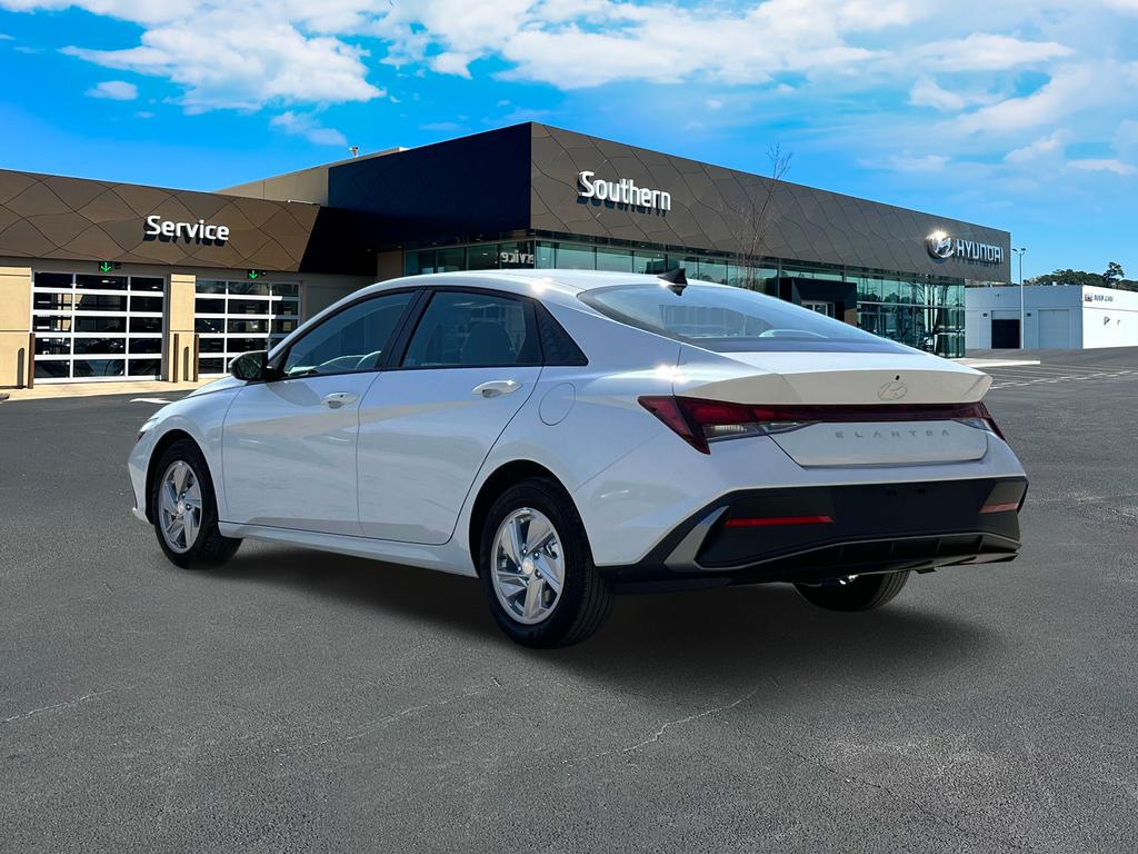 2025 Hyundai Elantra SE photo 5