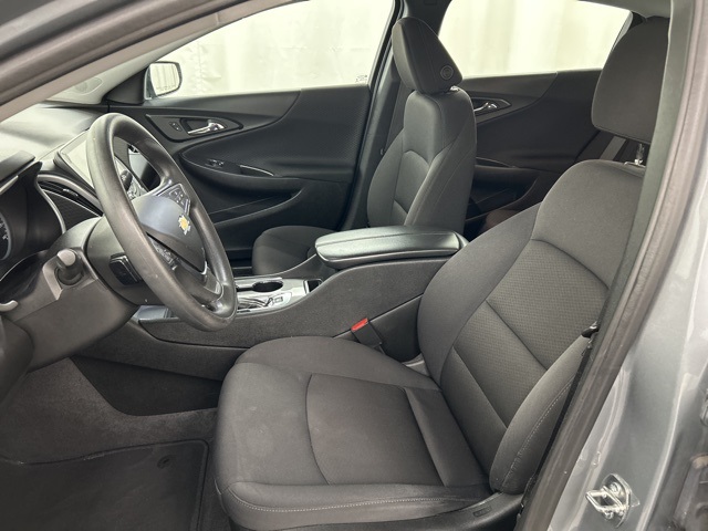 2023 Chevrolet Malibu 1LT photo 2