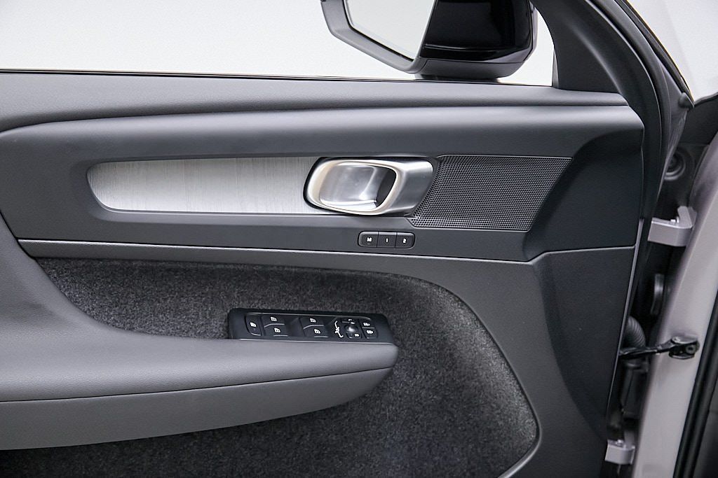 2026 VOLVO XC40 - Image 12