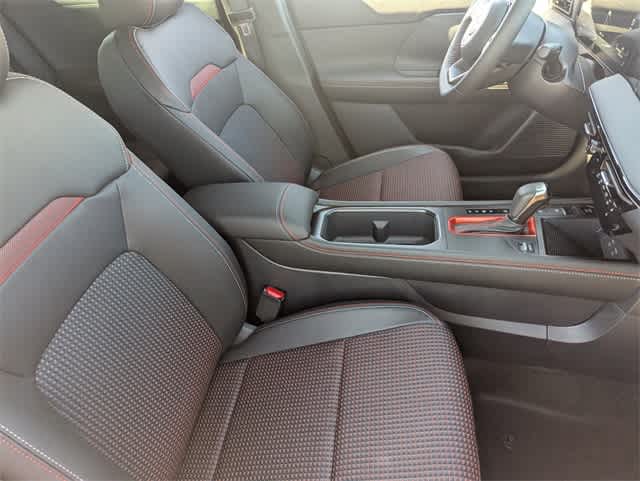2025 Nissan Kicks SR photo 10