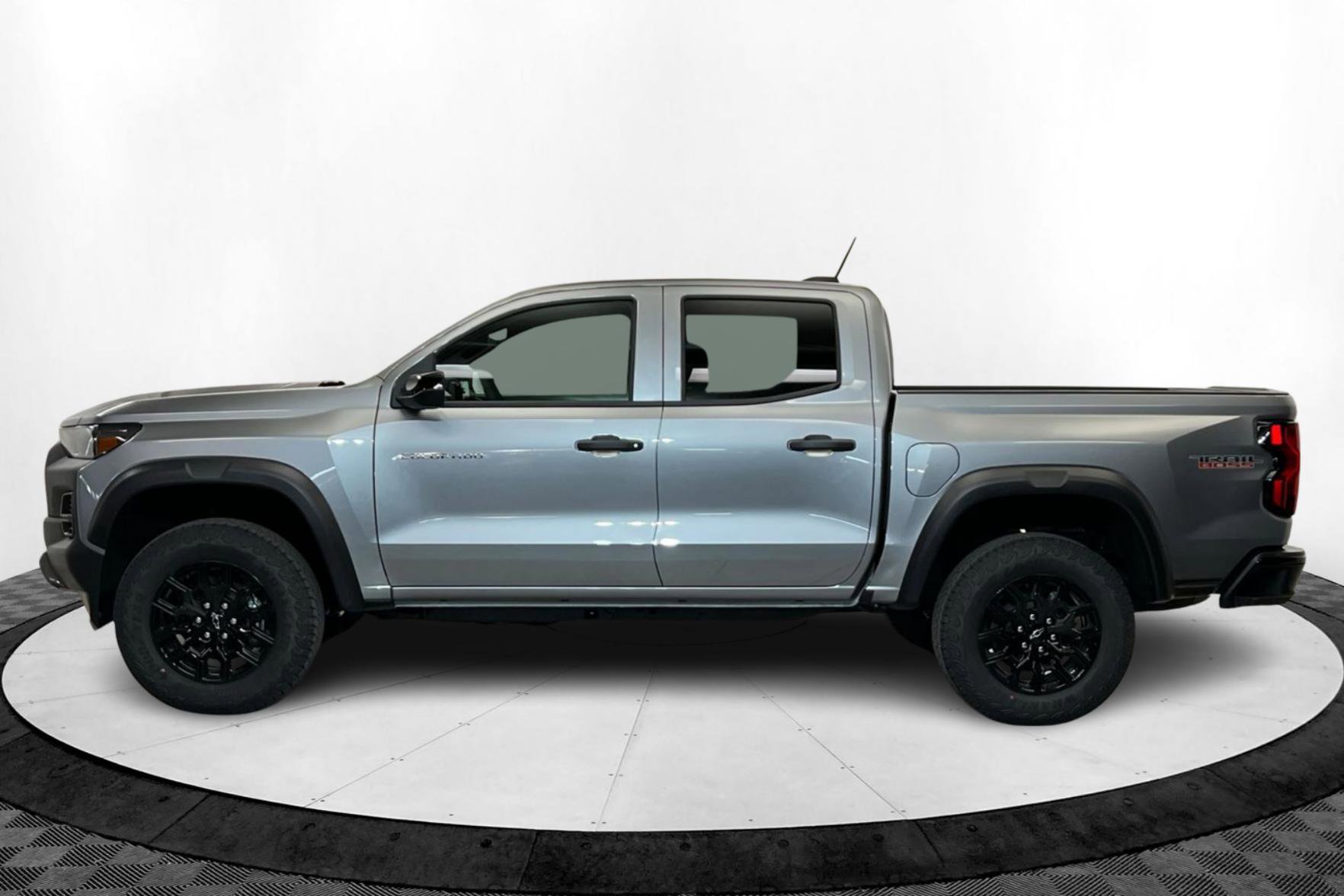 2026 Chevrolet Colorado Trail Boss photo 2