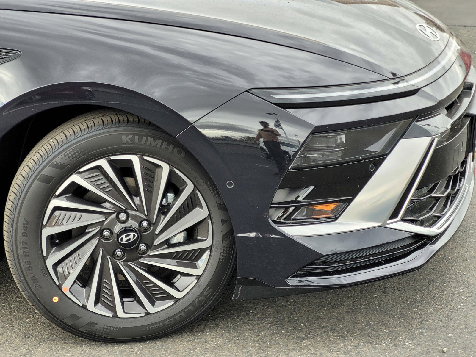 2025 Hyundai Sonata Hybrid Limited photo 3