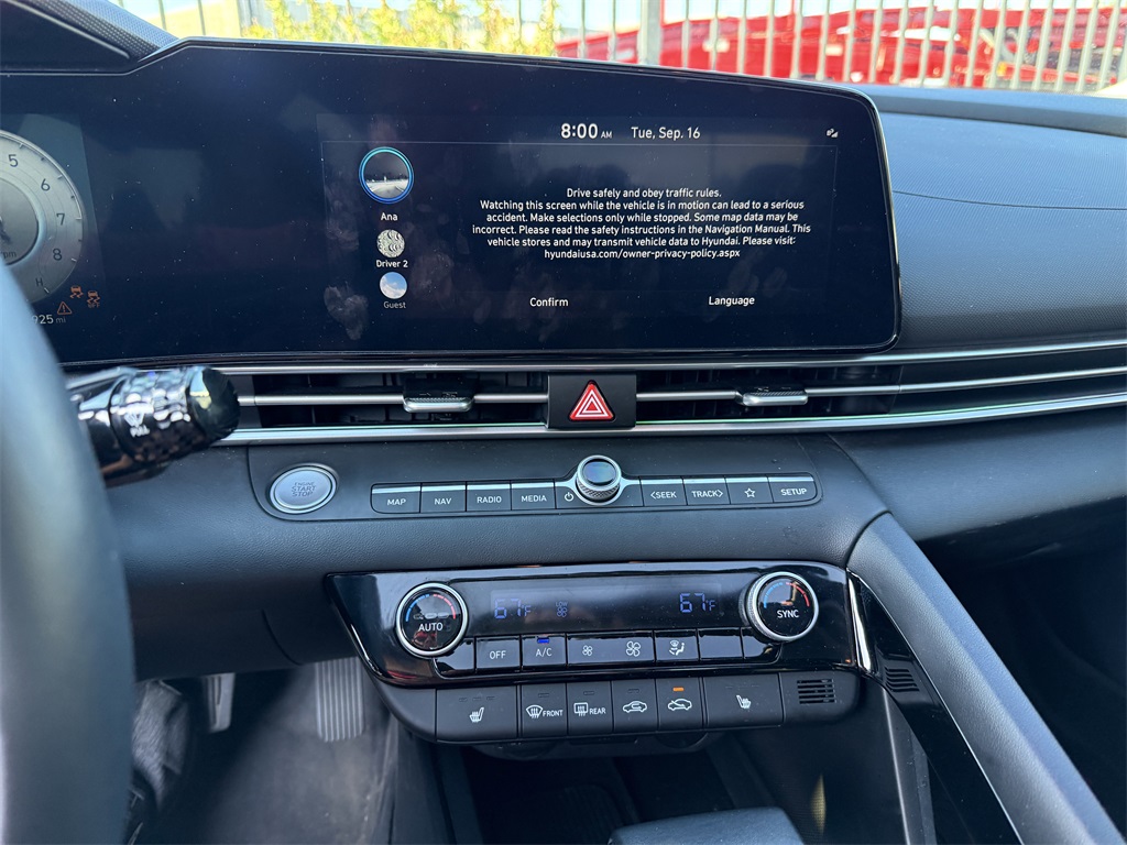 2024 Hyundai Elantra SEL Convenience photo 3