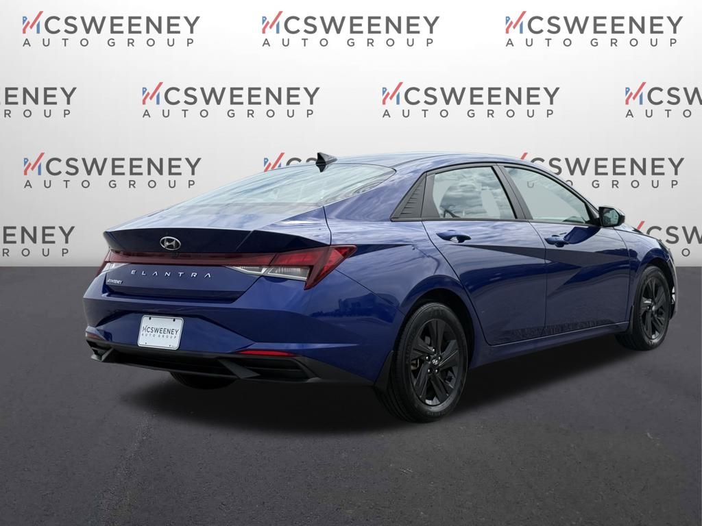 2022 Hyundai Elantra SEL photo 5