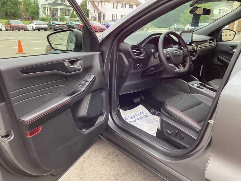 2025 Ford Escape Hybrid ST-Line Select photo 26