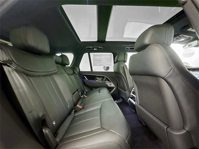 2025 Land Rover Range Rover SE photo 24