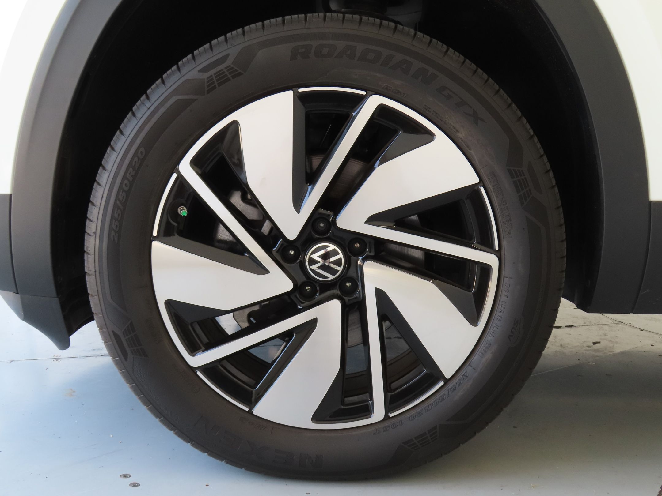 2025 Volkswagen Atlas SE Technology photo 24